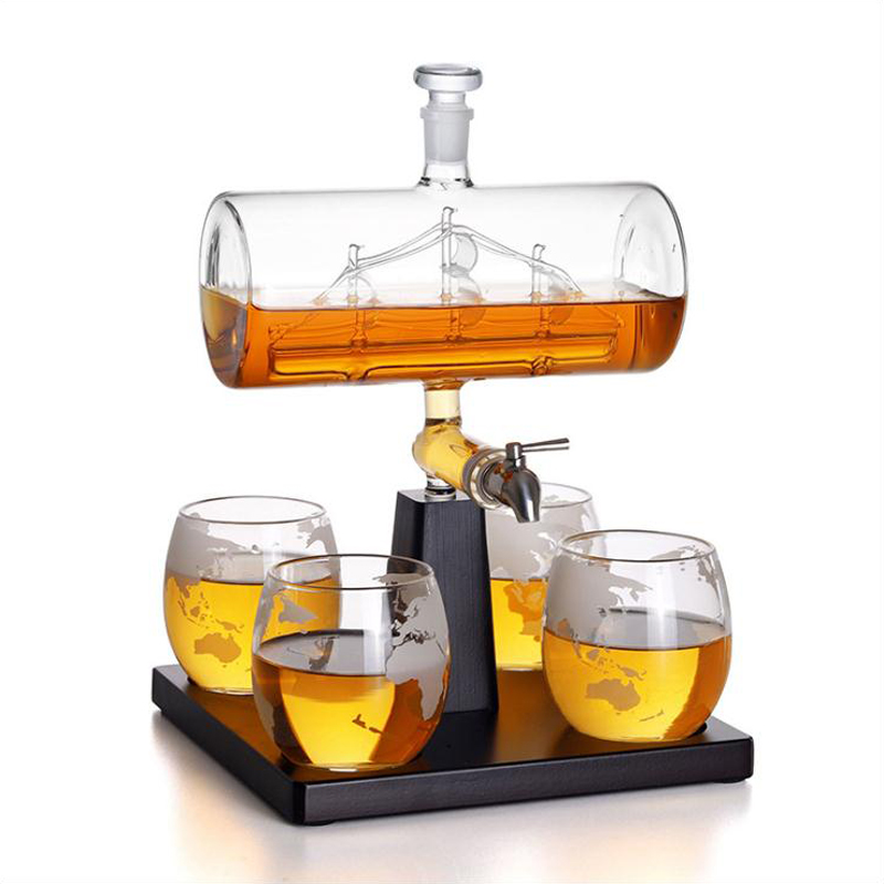 Whiskey Decanter With Antique  - Decanter Globe Set recension och pris